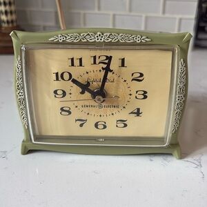 Vintage 1960’s Mid Century Modern General Electrician Alarm Clock.